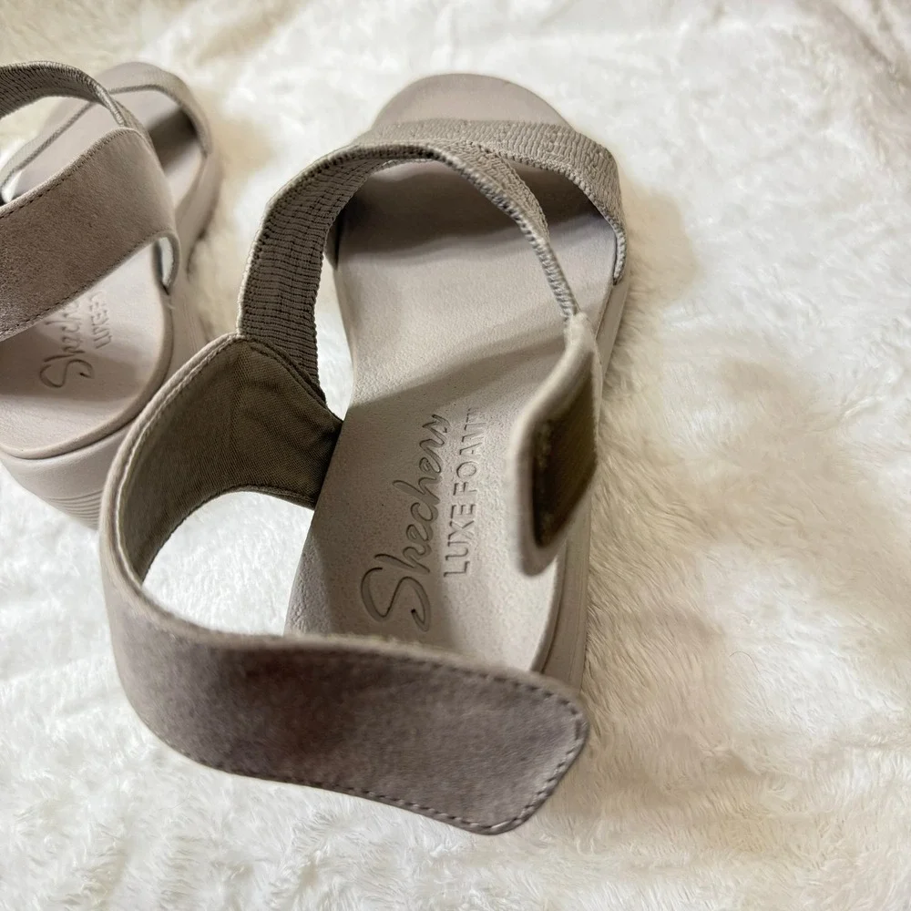 Skechers Arya On The Rise Luxe Foam Sandals Grey Womens Size 7 Comfort Wedge - Picture 5 of 10